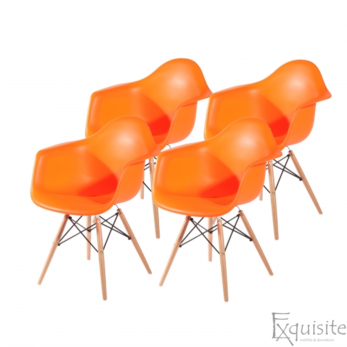 Scaun portocaliu din plastic cu picioare din lemn - Set 4 bucati 1