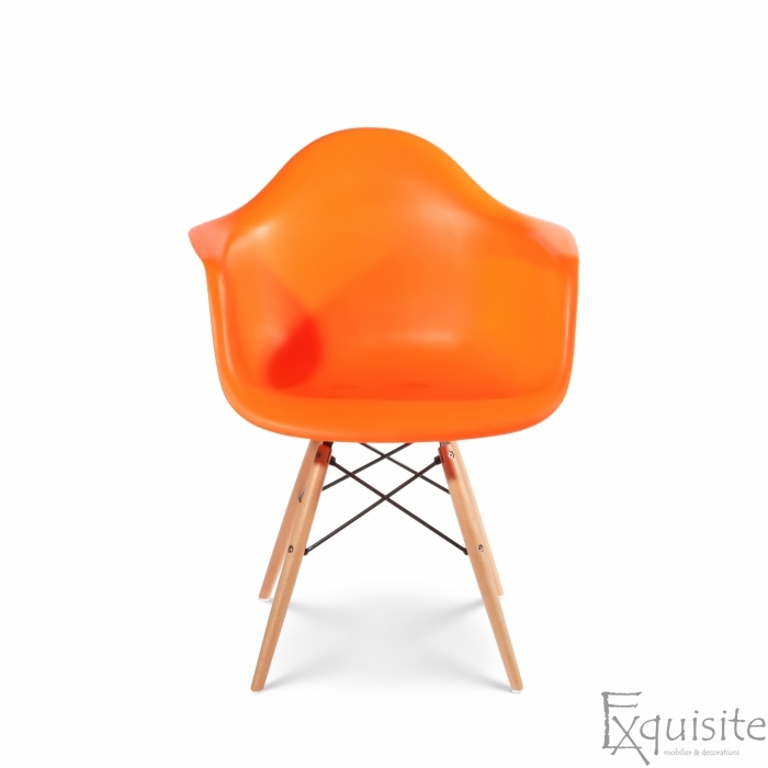 Scaun portocaliu din plastic cu picioare din lemn - Set 4 bucati 2