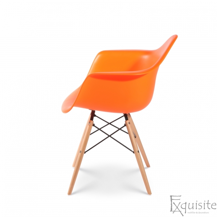 Scaun portocaliu din plastic cu picioare din lemn - Set 4 bucati 3