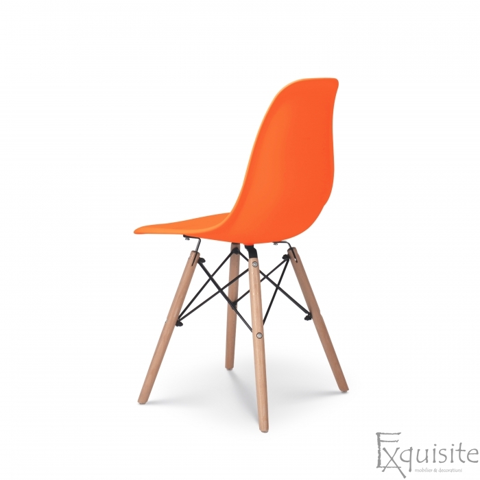 Scaun portocaliu din plastic cu picioare din lemn4