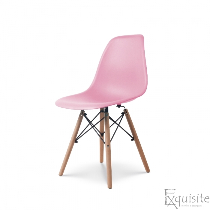 Scaun roz din plastic cu picioare din lemn     2