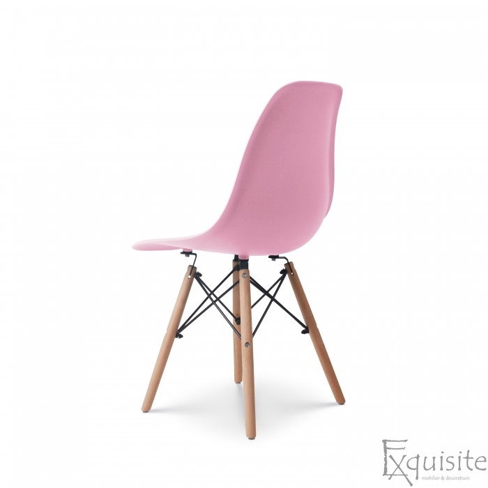 Scaun roz din plastic cu picioare din lemn     4