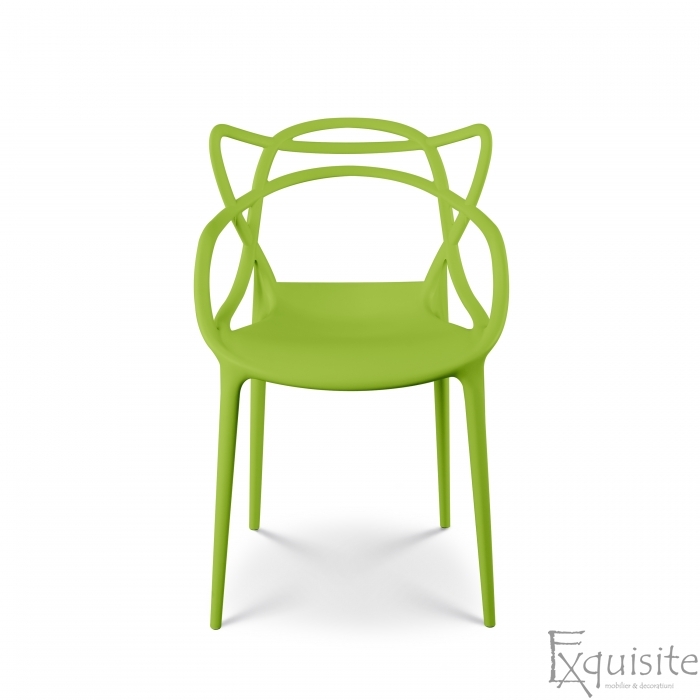 Scaun verde din plastic rezistent pentru terasa sau interior1
