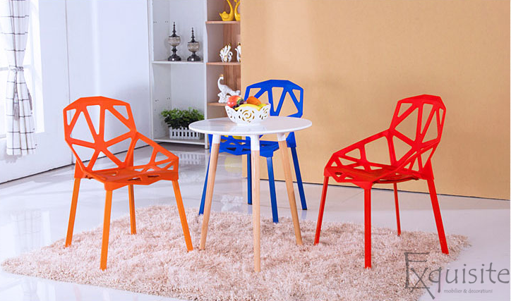 Set 4 scaune portocalii din plastic cu picioare metalice, design Spider3