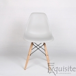 Masa rotunda din mdf cu 4 scaune tip Eames 16