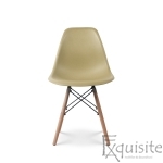 Masa rotunda din mdf cu 4 scaune tip Eames 14
