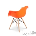 Scaun portocaliu din plastic cu picioare din lemn - Set 4 bucati 3
