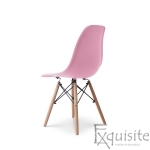 Scaun roz din plastic cu picioare din lemn     3