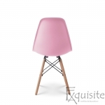 Scaun roz din plastic cu picioare din lemn     4
