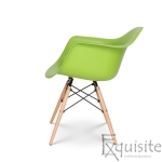 Scaun verde cu brate din polipropilena si picioare din lemn2