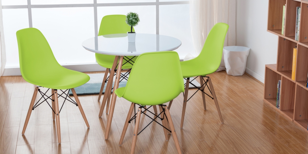 Cauți set de masa rotunda cu 4 scaune?